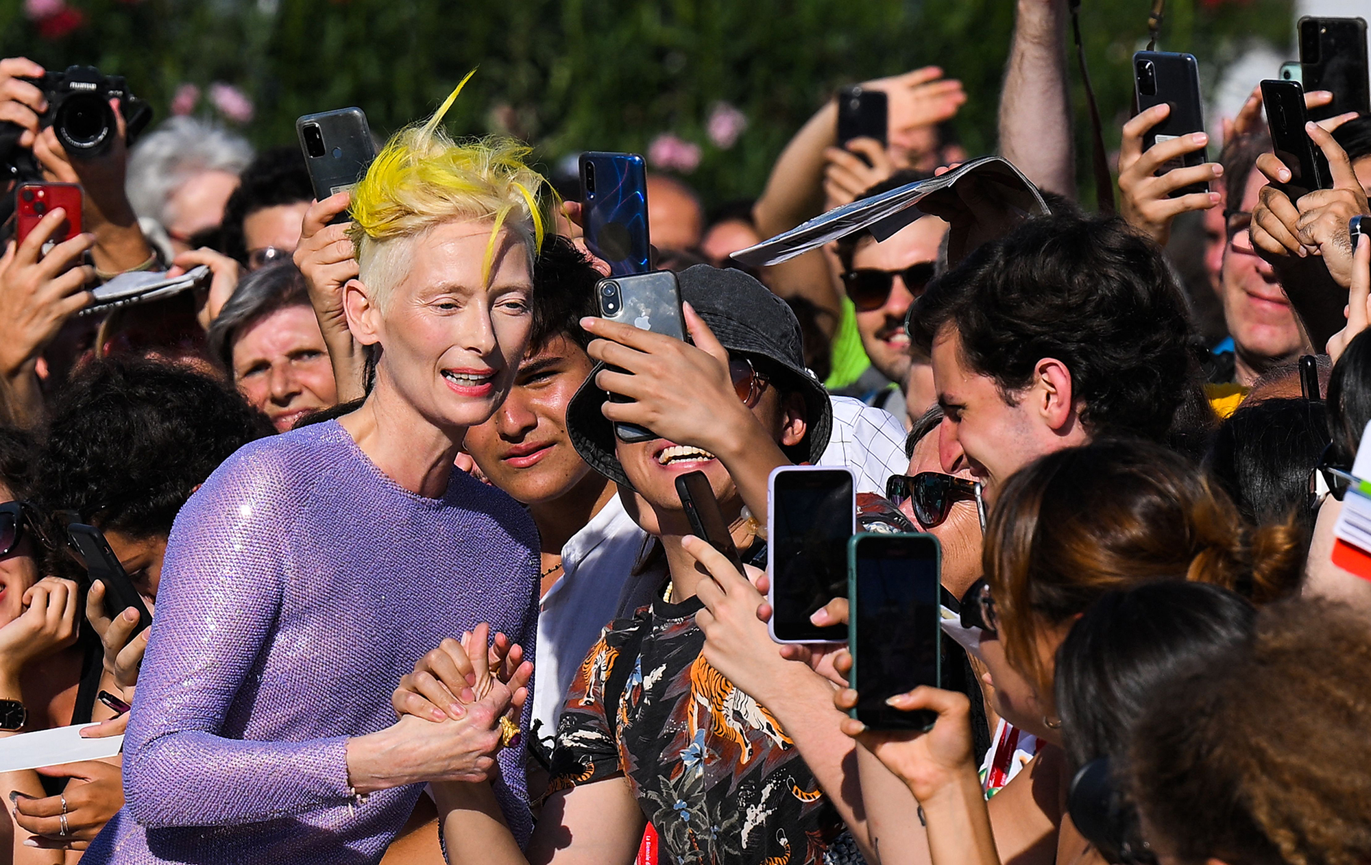 Тильда Суинтон на Венецианском кинофестивале блистала в &quot;украинском образе&quot;: яркие фото